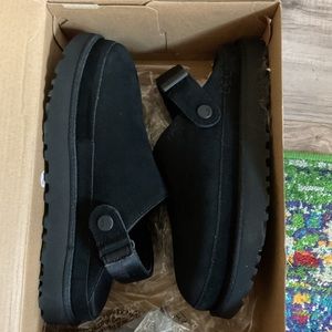 Ugg Goldenstar clog new size 9. Bought from Nordstrom.